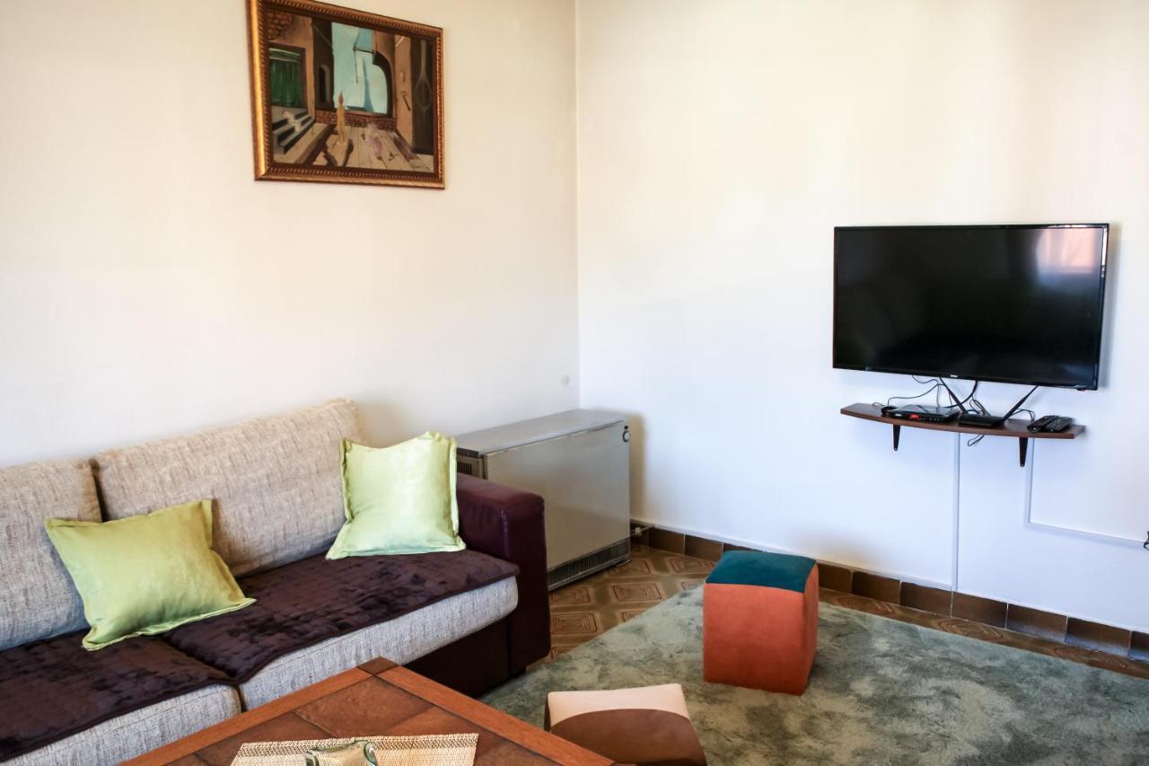 Apartment Dejan Cetinje Buitenkant foto